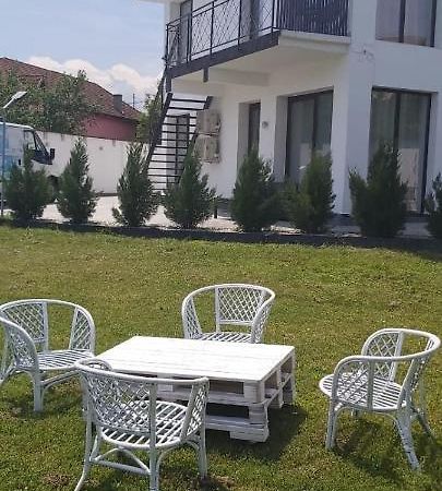 Accent House Apartment Дева Екстериор снимка